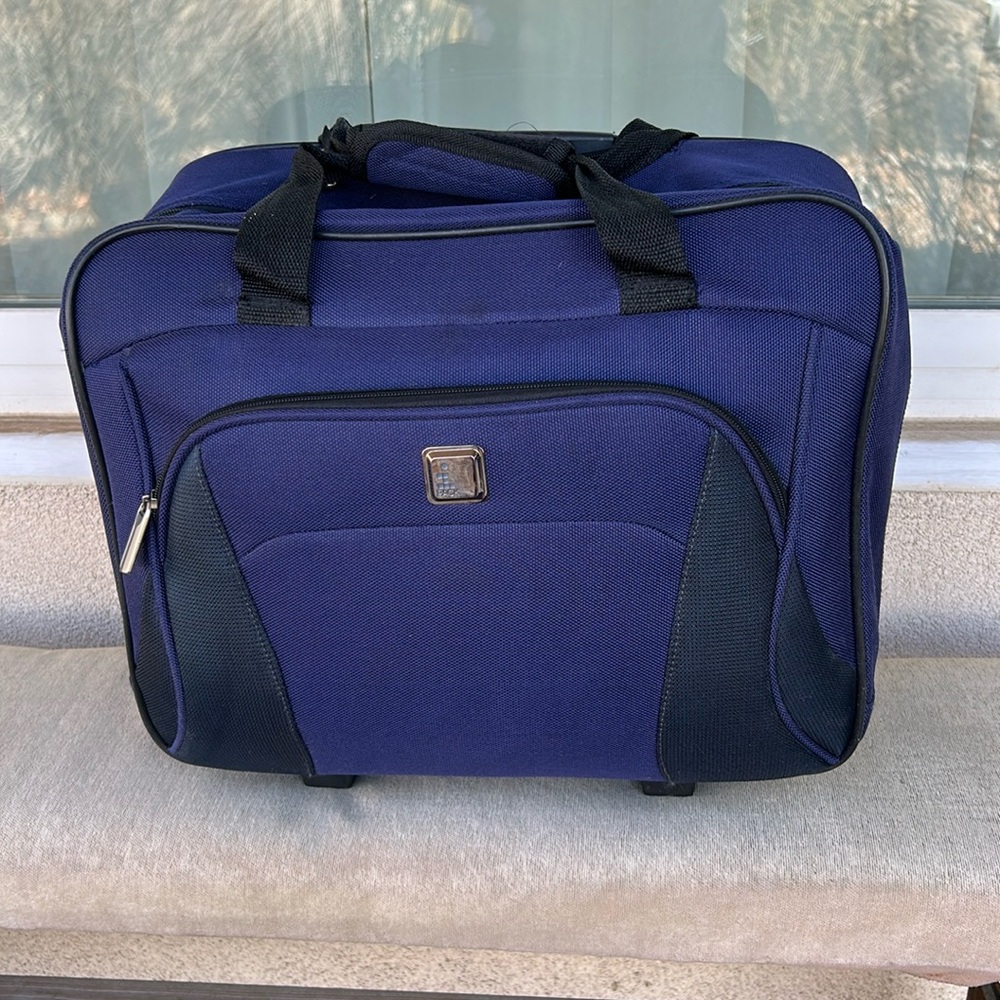 iPack under the seat carry on luggage in blue with telescopic handle